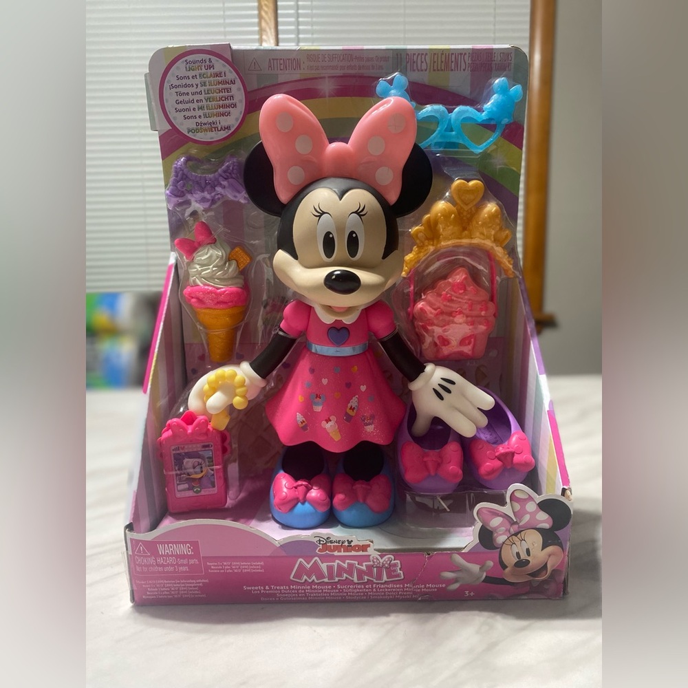 Minnie Mouse Fashion Doll with Accessories